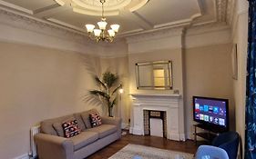 Charming Flat In Wimbledon